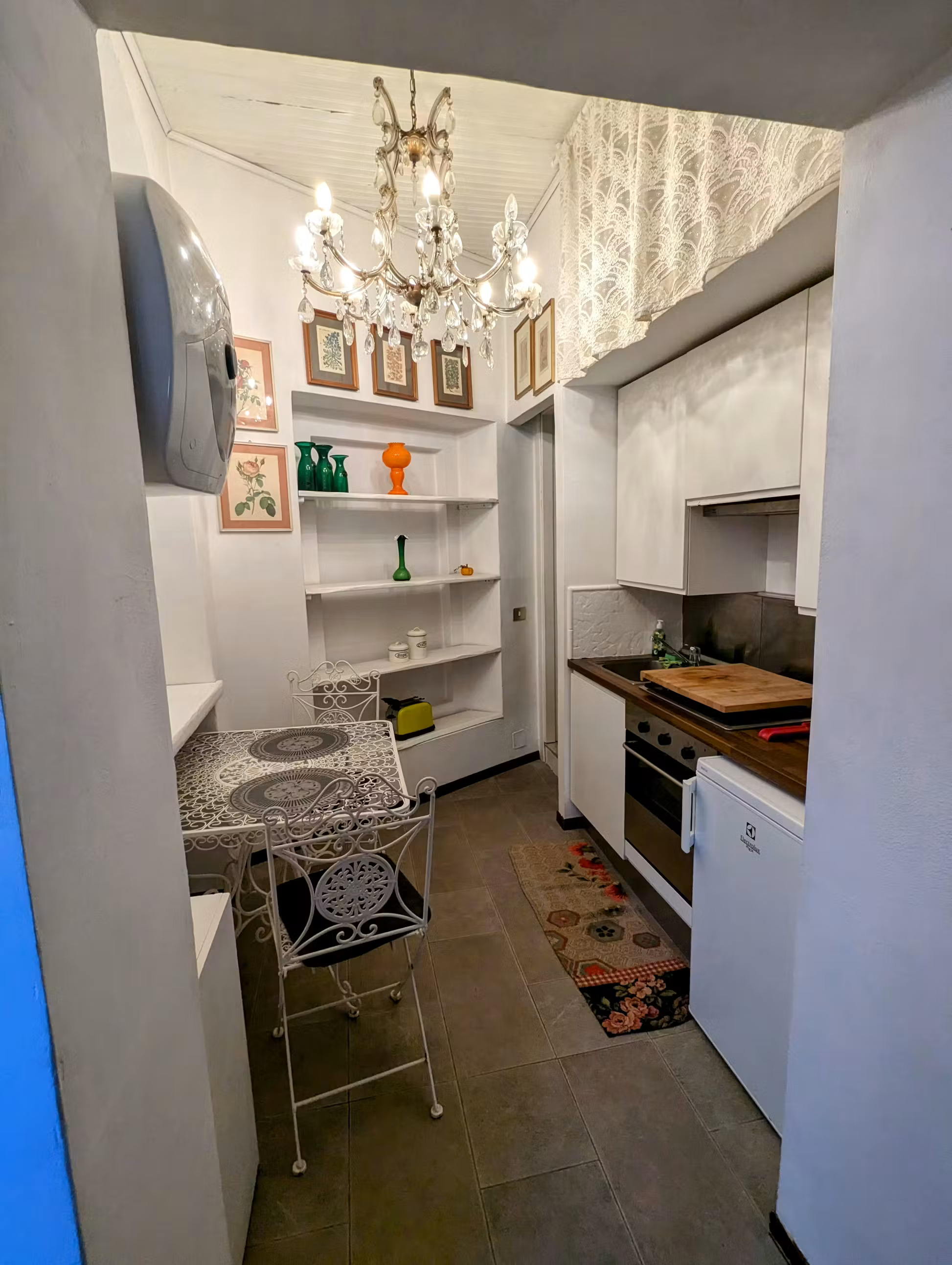 TRANSITI1 - Studio Apartment